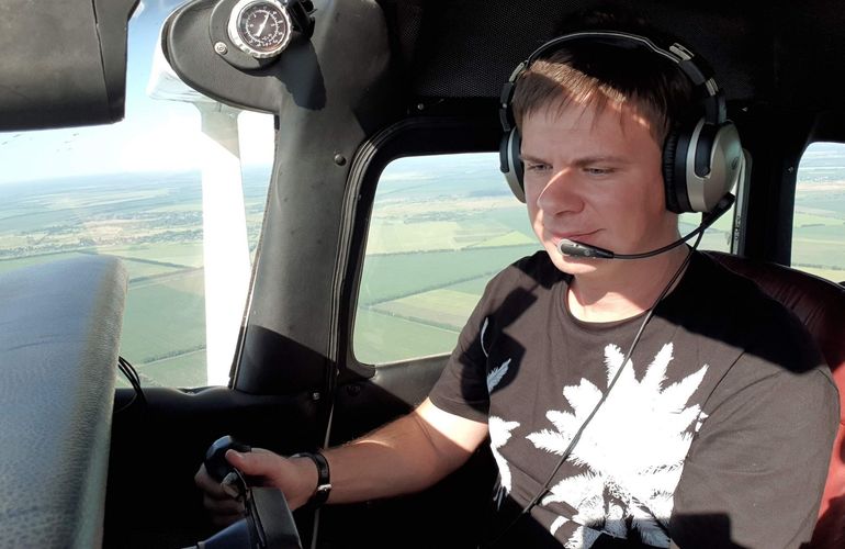 Рекордный полет: Дмитрий Комаров за штурвалом самолета посетит 31 аэродром, среди которых и Житомир