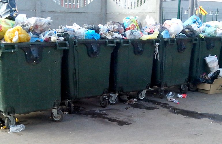 Сухомлин недоволен качеством вывоза мусора в Житомире и дал чиновникам 2 недели на решение проблемы