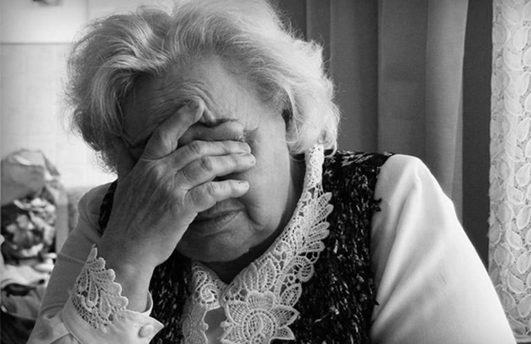 Пенсионерка из Бердичева отдала «целительнице» $2000, в надежде, что та ее вылечит