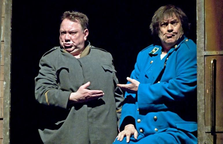 1 декабря в Житомире покажут спектакль «Бравый солдат Швейк» с Бенюком и Хостикоевым