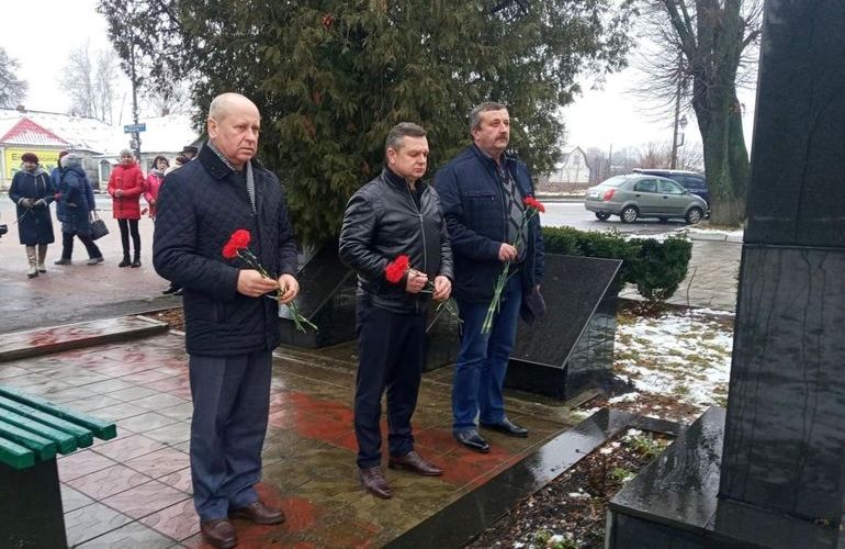 У Романівській громаді на Житомирщині депутати «Нашого краю» вшанували загиблих на ЧАЕС