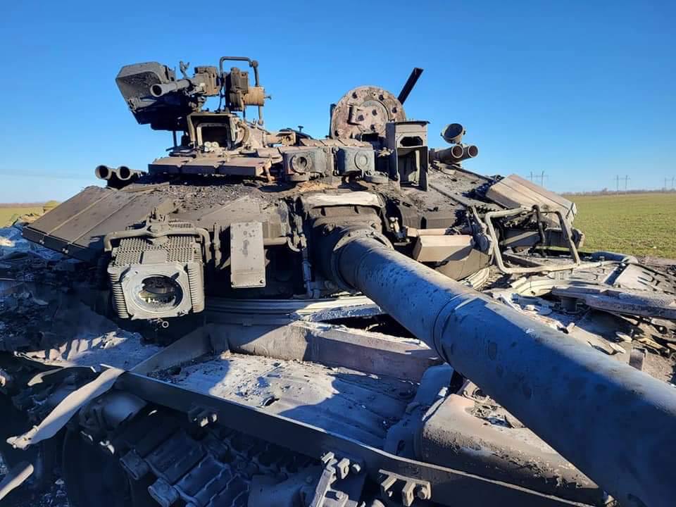 Российский военный в порыве гнева переехал танком своего командира - полковника Юрия Медведева