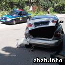 В Житомире пьяный водитель «Лады Калина» чуть не сбил пешеходов на тротуаре. ФОТО