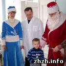Мистецтво і культура: Дед Мороз, Снегурочка и Владимир Дебой поздравили больных детей с праздником Николая