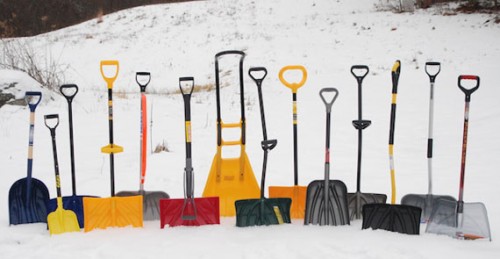 Полезные советы. Как выбрать лопату для уборки снега