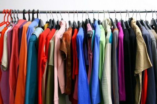 Основные преимущества одежды из оптового стока
