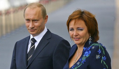 Стали известны новые версии причин развода Путина