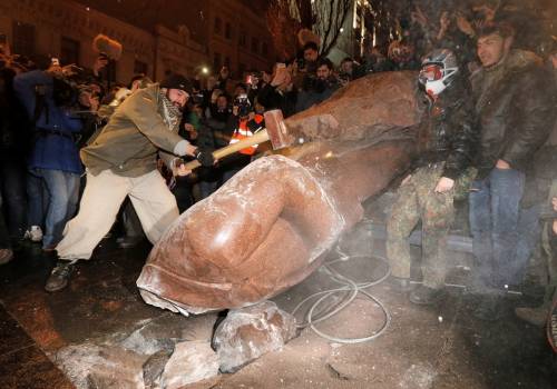 Страсти по Ленину: разрушенный памятник немного не дотянул до 70-летия