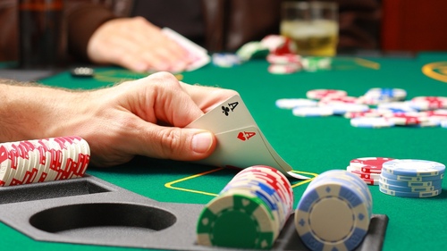 Как бекинговые фонды учат зарабатывать игрой в покер?