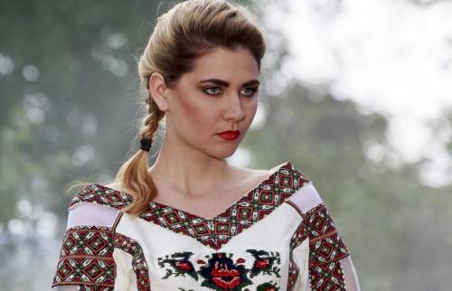 Оксана Караванская впервые показала свою коллекцию Vyshyvanka Couture в Украине