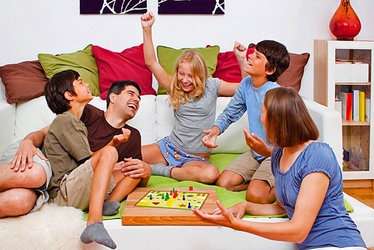 Какую пользу имеют настольные игры для детей и взрослых