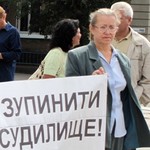 Держава і Політика: В Житомире протестуют против политического давления на инакомыслящих. ФОТО