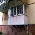 Украинцам ввели налог на застекленные балконы