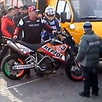 Спорт і Здоров'я: Во время автошоу в Житомире мастер спорта по мотокроссу сбил двоих детей
