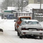 Житомирские коммунальщики жалуются – припаркованный транспорт мешает убирать снег