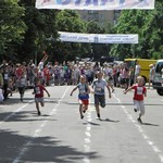 Спорт і Здоров'я: Несколько сотен человек в Житомире отметили Олимпийский день. ФОТО