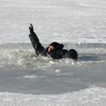 Надзвичайні події: В райцентре Житомирской область рыбак едва не утонул, провалившись под лед