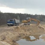 В Житомирском районе около поселка Корчак ведется незаконная добыча песка. ФОТО