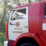 Возле Подольского моста в Житомире загорелся дом: один человек в больнице. ФОТО