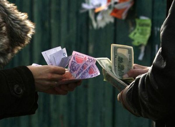 Кримінал: В Житомирской области взялись за уличных валютчиков: оштрафовано 18 человек