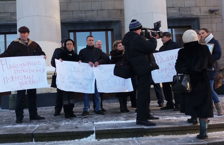 У Житомирі активісти пікетували судове засідання з приводу трагічного ДТП, в результаті якого загинув хлопчик