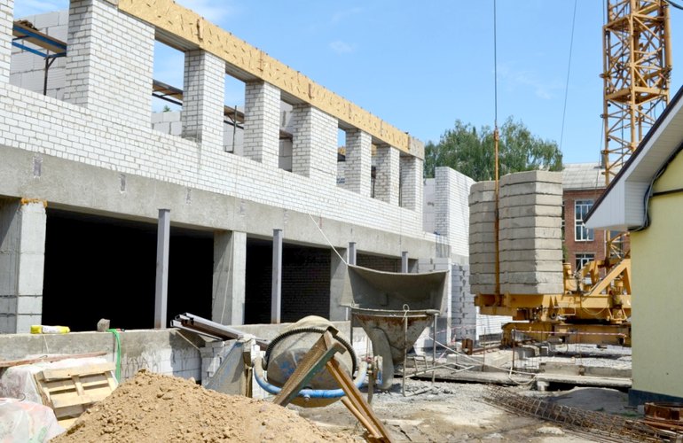В Житомире уже начали возводить второй этаж нового корпуса гимназии №3. ФОТО