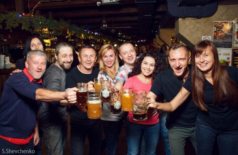 «Октоберфест» в Житомире! Паб «Шульц» приглашает житомирян на фестиваль пива и вкусной еды