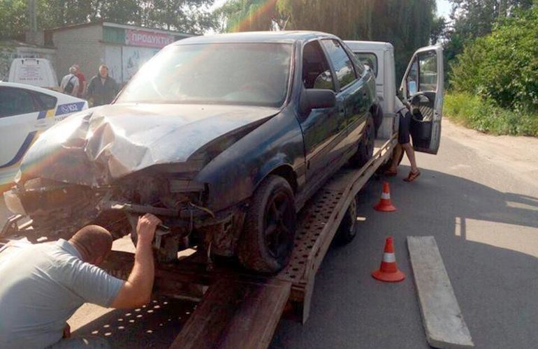 ДТП в Житомире: пьяный водитель на «Opel» врезался в столб. ФОТО