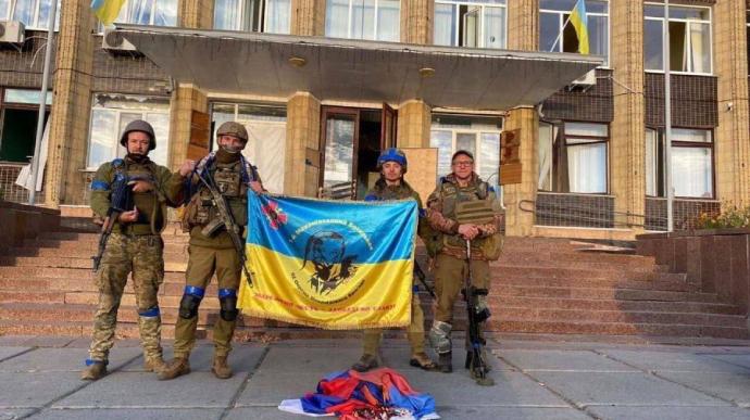 Город Купянск освободили от российских оккупантов: в городе подняли флаг Украины. ФОТО