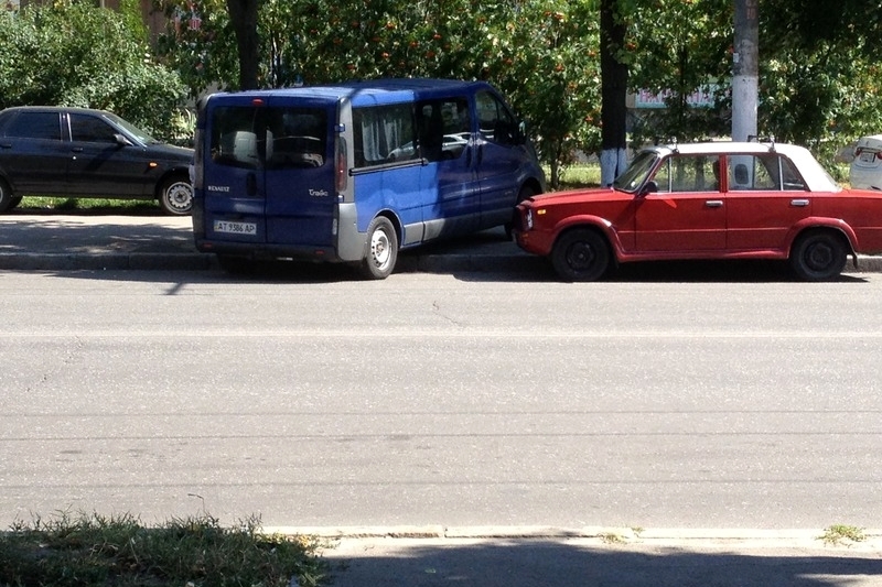 Журналист Как паркуют авто в Житомире. Фото подборка