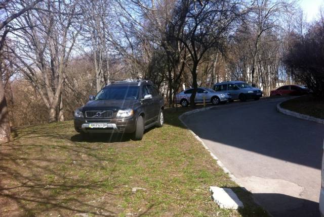 Журналист Как паркуют авто в Житомире. Фото подборка