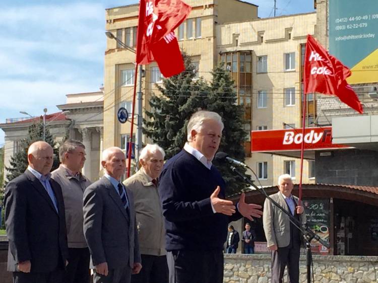 LAVINNA Петр Симоненко выступил на первомайском митинге протеста против социального геноцида в Житомире