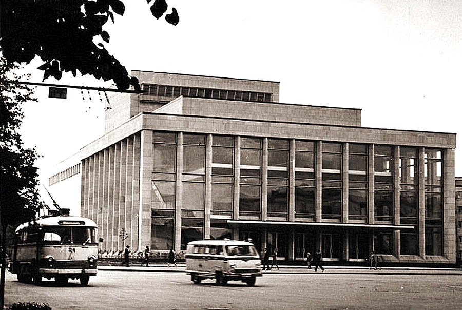 dubman Здание театра на площади Ленина (ныне Соборная)