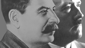  Между Сталиным и <b>Гитлером</b> 