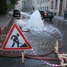 Город: В Житомире снова прорвало трубу. Из-под земли забил 5-метровый фонтан. ФОТО