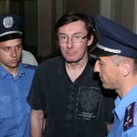 Власть: Суд оставил Юрия Луценко под стражей