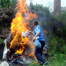 Милиция в Житомире сожгла изъятые наркотики и приспособления для их употребления