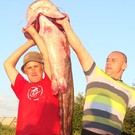 В Житомирской области рыбаки поймали на удочку двухметрового сома весом 44 килограмма. ФОТО