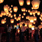 Культура: Почти 200 небесных фонариков взлетели в вечернее небо Житомира. ФОТО. ВИДЕО