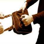 Криминал: В Житомире гаишники задержали парня, который выхватил из рук девушки сумочку и убежал. ФОТО