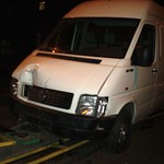 Происшествия: Микроавтобус Volkswagen снес забор возле ТЦ Глобал в Житомире. ФОТО