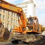 Происшествия: В центре Житомира на Соборной площади коммунальщики вырыли котлован.ФОТО