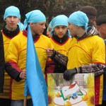 В Житомире возле Вечного огня школьников награждали за победы в «Зарнице». ФОТО