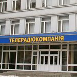 Политика: В Житомире под зданием телецентра житомиряне искали встречи с кандидатами в нардепы