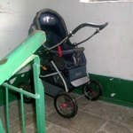 Криминал: В Житомире из подъезда украли детскую коляску