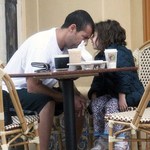 В Житомире пьяный папа привел 3-летнюю дочку в кафе и уснул