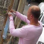 Экономика: Инспекция благоустройства Житомира закрыла на замки с цепями частную парковку за ЗАГСом. ФОТО