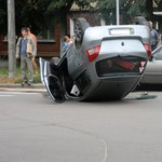 Происшествия: Женщина за рулем Toyota Yaris врезалась в Opel и перевернулась. ФОТО