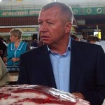 Политика: Кандидат в депутаты Владимир Сацюк был замечен на рынке в Житомире. ФОТО