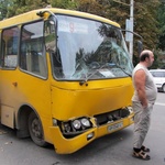Происшествия: В Житомире столкнулись две маршрутки. Пассажиры не пострадали. ФОТО